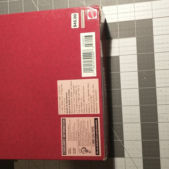 Vintage Holiday Memories Barbie Hallmark Special Edition Mint in Box 1995 - Picture 4 of 4